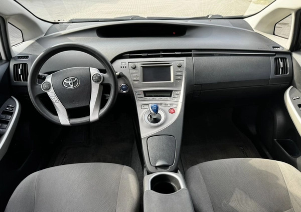 Toyota Prius cena 49999 przebieg: 147000, rok produkcji 2015 z Raszków małe 529